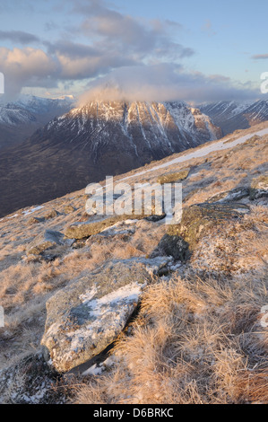 Winter-Morgensonne auf Stob Dearg, Buahaille Etive Mor, Beinn entnommen einer "Chrulaiste, Schottisches Hochland Stockfoto