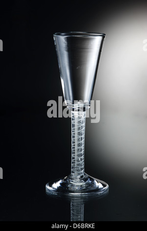 Englisch trinken Gläser 17. und 18. Jahrhundert, Baluster, Profil wieder lite Glas, Glas, Bleikristall, Luft Twist Stiele Stockfoto