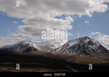 Ansicht von Schnee bedeckten Creise und Meall ein "Bhuiridh, Glencoe, Schottisches Hochland, Schottland, Stockfoto