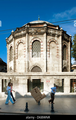 Koca Sinan Pasa Türbesi, Yeniciler Cadesi (Balltyp der Divan Yolu), Istanbul, Ägypten Stockfoto