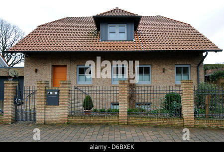 Das Haus der Familie Wulff sieht in Großburgwedel, Deutschland, 4. Januar 2012. Bundespräsident Christian Wulff steht unter wachsendem Druck wegen einem Kredit-Skandal und sein Umgang mit den Medien. Foto: HOLGER HOLLEMANN Stockfoto