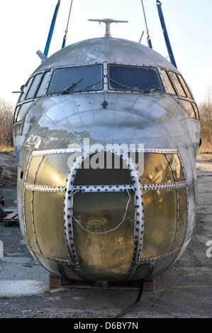 Olomouc, Tschechische Republik, 16 April, 2013.Prototype der Fracht Transportflugzeug Ilyushin Il-14FG gesehen wird, während der Entladung in Olomouc, Tschechische Republik, 16. April 2013. Prototyp der Ilyushin Il-14FG werden in der Sammlung des Museums für Luftfahrt. (Foto/Ludek Perina CTK/Alamy Live News) Stockfoto