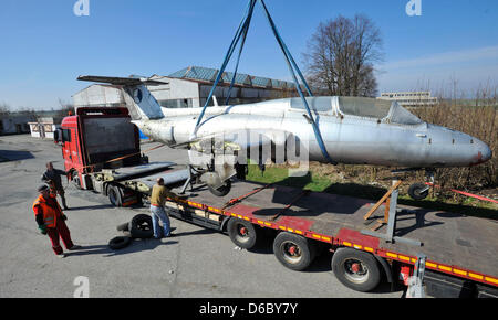 Olomouc, Tschechische Republik, April 16, 2013.Aircraft, XL-29 x-003 Delphin gesehen wird, während der Entladung in Olomouc, Tschechische Republik, 16. April 2013. XL-29 x-003 Delphin werden in der Sammlung des Museums für Luftfahrt. (Foto/Ludek Perina CTK/Alamy Live News) Stockfoto