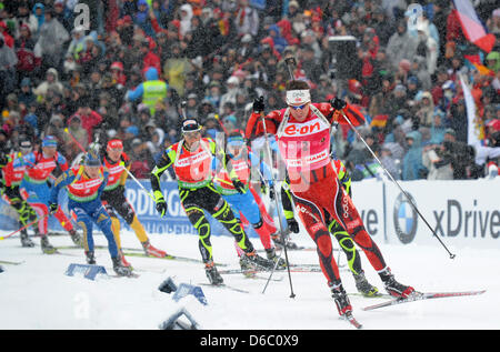 Norwegischer Biathlet Emil Hegle Svendsen in Aktion während der Männer 15 km Masse Startereignis bei der Biathlon-WM in Oberhof, Deutschland, 8. Januar 2012. Foto: HENDRIK SCHMIDT Stockfoto