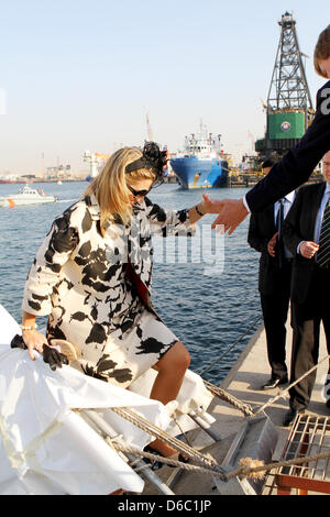 Kronprinzessin Maxima der Niederlande DP World im Hafen von Jebel Ali in Dubai, Vereinigte Arabische Emirate, 9. Januar 2012 zu besuchen. Die niederländische Königsfamilie ist für einen Staatsbesuch in den Vereinigten Arabischen Emiraten vom 8. bis 9. Januar 2012 bleiben. Foto: Patrick van Katwijk / Niederlande, Stockfoto