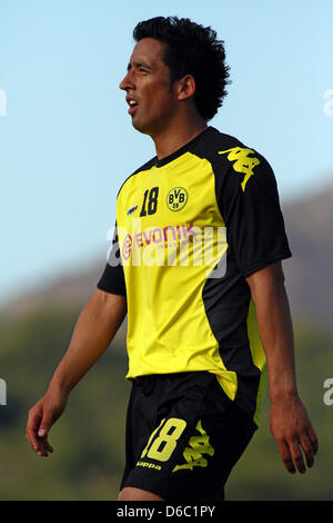 Borussia Dortmund Lucas Barrios lässt das Trainingsgelände in La Manga, Spanien, 9. Januar 2012. Der Fußballclub bereitet in Spanien für die Rückrunde der Bundesliga-Saison. Foto: KEVIN KUREK Stockfoto