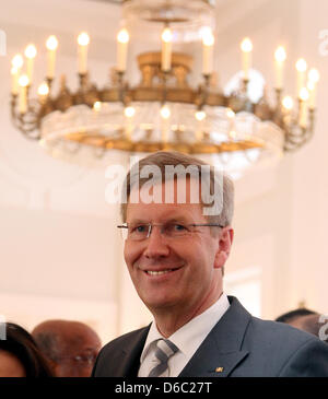 Bundespräsident Christian Wulff wird im Schloss Bellevue in Berlin, Deutschland, 10. Januar 2012 gesehen. Bundespräsident Wulff empfängt heute das diplomatische Korps am traditionellen Neujahrsempfang im Schloss Bellevue. Foto: WOLFGANG KUMM Stockfoto