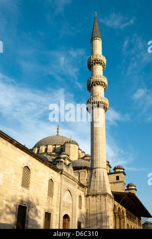 Ägypten, Istanbul, Yeni Valide Moschee Oder Neue Moschee Befindet Sich Neben der Galata-Brücke Und Überblickt Das Goldene Horn Stockfoto