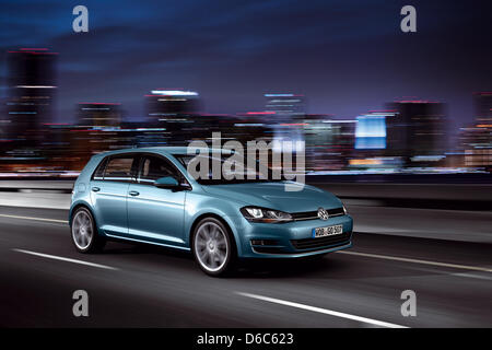 HANDOUT - zeigt ein undatiertes Handout Bild von Volkswagen den neuen VW Golf 7 in Wolfsburg, Deutschland. Volkswagen präsentiert die 7. Generation ihrer VW Golf-Serie in Berlin am 4. September 2012. Foto: VOLKSWAGEN (-. OBLIGATORISCHE GUTSCHRIFT.) Stockfoto