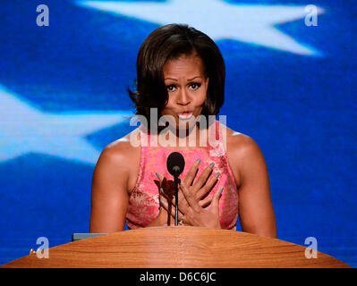 First Lady Michelle Obama macht Bemerkungen bei Democratic National Convention 2012 in Charlotte, North Carolina auf Dienstag, 4. September 2012. . Bildnachweis: Ron Sachs / CNP. (Einschränkung: keine New York oder New Jersey Zeitungen oder Zeitungen im Umkreis 75 Meilen von New York City) Stockfoto