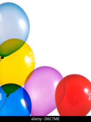 Multi-Color-Ballons auf weißem Hintergrund Stockfoto