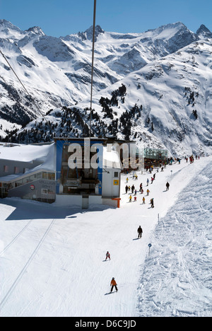 Bergstation der Seilbahn Galzig / unten an der Seilbahn Valluga Bahn über St. Anton in Tirol Stockfoto