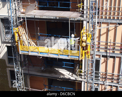 April 2013 - Bauarbeiter auf einem Mast Kletterer Zugang Turmsystem Stockfoto