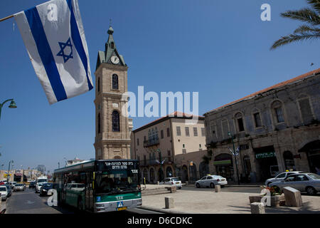 Jaffa, Israel. 15. April 2013. Israelische Fahnen fliegen in die Küsten von Jaffa am Vorabend des Landes Independence Day am 15. April 2013. Bildnachweis: Dpa/Alamy Live-Nachrichten Stockfoto