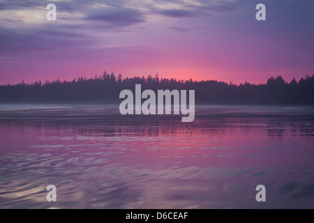 Sonnenuntergang am Long Beach, in der Nähe von Tofino, Vancouver Island Stockfoto