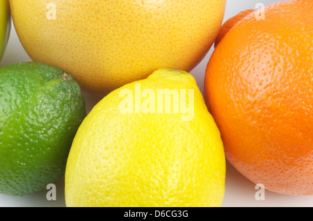 Bunte Zitrusfrüchte schossen schließen, Zitrone, Orange, Limette und Grapefruit. Stockfoto