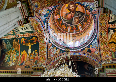 Heraklion, Heraklion, Kreta, Griechenland. Orthodoxe Kathedrale Agios Minas. Innenraum. Deckengemälde und Kuppel Stockfoto