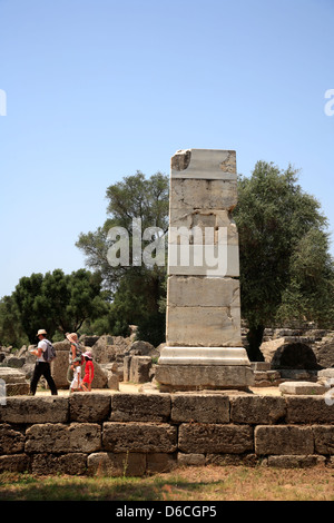 Blick auf den Tempel des Zeus zerstörten sportlichen Mittelpunkt des antiken Olympia, dem griechischen Festland Europa. Stockfoto