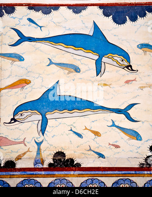 Knossos, Kreta, Griechenland. Minoische Ausgrabungsstätte. Delfin-Fresko in der Königin Megaron (Detail) Stockfoto