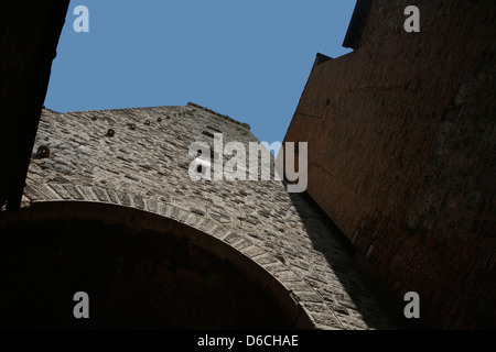 San Gimignano Turm suchen gerade nach oben, Torre Grossa Stockfoto