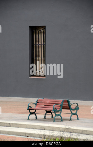 Bänke in der Ballaja-Kaserne in Old San Juan, Puerto Rico Stockfoto