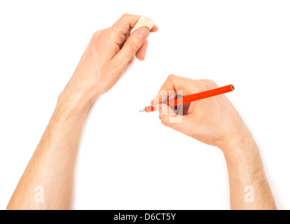 Menschliche Hände mit Bleistift und Erase Kautschuk etwas zu schreiben. Auf weißem Hintergrund Stockfoto