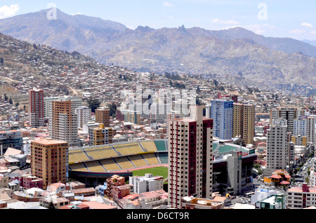 Die Stadt La Paz, Bolivien mit National Stadium in Sicht Stockfoto
