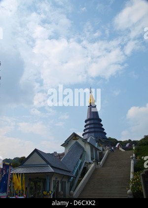 Phra Mahathat Napapolphumisiri Tempel auf Doi Intanon Berg, Chiang Mai, Thailand. Stockfoto