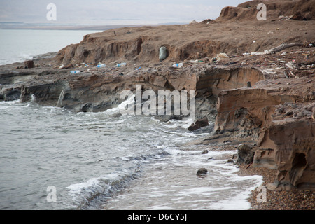 Totes Meer Jordanien andererseits Landschaft mit Wasser und schwarzen Schlamm, die gesagt wird, um Schönheit zu bringen Stockfoto