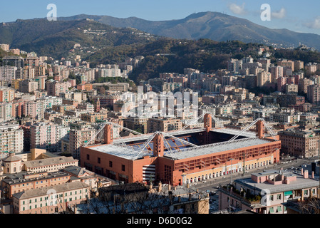 Genua, Italien, Blick über den Bezirk Bassa Val Bisagno mit dem Fußballstadion Luigi Ferraris Stockfoto