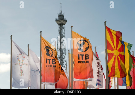 Berlin, Deutschland, Fahnen der internationalen Tourismus Börse Berlin, ITB, vor dem Funkturm Stockfoto