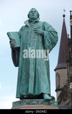 Magdeburg, Deutschland, Martin Luther-Denkmal vor der St.-Johannes Kirche Stockfoto