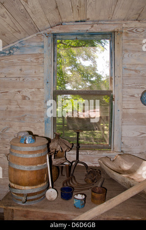 Louisiana, New Orleans und Umgebung, Vacherie. "Laura" historische Antebellum Creole Plantation. Slave Kabineninterieur, ca. 1840. Stockfoto