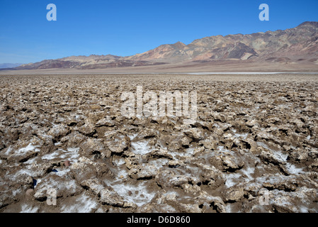 Rauhe Oberfläche von Steinsalz Blöcken am Golfplatz des Teufels. Death Valley Nationalpark, Kalifornien, USA. Stockfoto
