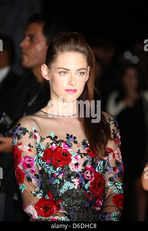 US-Schauspielerin Kristen Stewart kommt bei der Premiere von "On The Road" während des Toronto International Film Festival im Ryerson Theatre in Toronto, Kanada, im 6. September 2012. Foto: Hubert Boesl dpa Stockfoto