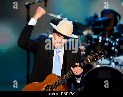 Singer / Songwriter James Taylor führt auf der Democratic National Convention 2012 in Charlotte, North Carolina am Donnerstag, 6. September 2012. . Bildnachweis: Ron Sachs / CNP. (Einschränkung: keine New York oder New Jersey Zeitungen oder Zeitungen im Umkreis 75 Meilen von New York City) Stockfoto