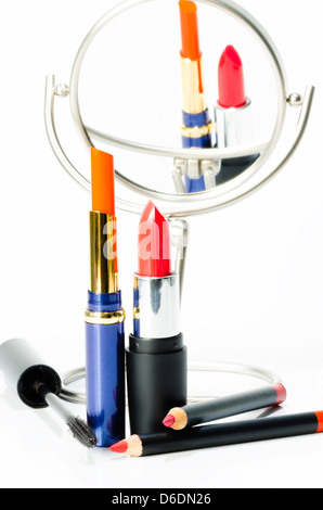 Make-up-Kollektion auf weißem Hintergrund Stockfoto
