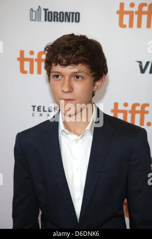 US-Schauspieler Tom Holland kommt für die Premiere des Films "The Impossible" während der 37. jährlichen Toronto International Film Festival in Toronto, Kanada, 9. September 2012. Das Festival findet vom 06. bis 16. September 2012. Foto: Hubert Boesl Stockfoto