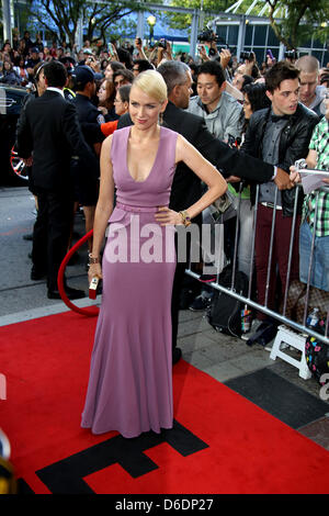 Schauspielerin Naomi Watts kommt bei der Premiere des Films "The Impossible" während des Toronto International Film Festival Prinzessin Wale Theatre in Toronto, Kanada, am 9. September 2012. Foto: Hubert Boesl Stockfoto