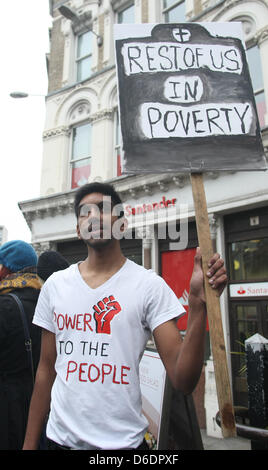 BARONESS THATCHER Demonstrant BARONESS THATCHER Beerdigung Prozession LUDGATE LONDON ENGLAND UK 17. April 2013 Stockfoto