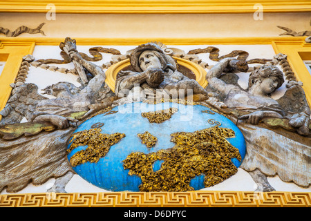 Detail der reich verzierte barocke Wandgestaltung im 17. Jahrhundert Wilanów königlichen Palast in Warschau, Polen. Stockfoto