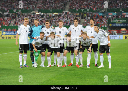 Deutschlands Spieler stellen für eine Teamphoto vor dem Gruppe C WM 2014-Qualifikationsspiel zwischen Österreich und Deutschland am Ernst-Happel-Stadion in Wien, Österreich, 11. September 2012. Rücken, L-r: Holger Badstuber, Manuel Neuer, Miroslav Klose, Toni Kroos, Mats Hummels, Sami Khedira, vorne, Marcel Schmelzer, Thomas Mueller, Marco Reus, L-r: Philipp Lahm, Mesut Oezil. Foto: Peter Stef Stockfoto