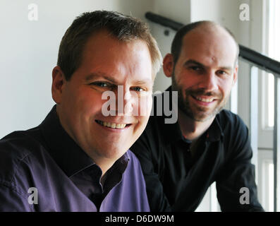 Jens Begemann (L), Gründer und CEO von Computer-Spiele-Software Firma Wooga GmbH und Philipp Moeser, Chief Technical Officer des gleichen Unternehmens sind am Stammsitz des Unternehmens in der Saarbruecker Strasse in Berlin, Deutschland, 13. September 2012 abgebildet. Computerspiel-Designer Wooga, World of Gaming, entwickelt also-Caled "Social Games", als auch online-Spiele für soziale Netzwerke und Stockfoto