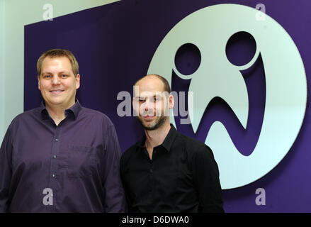 Jens Begemann (L), Gründer und CEO von Computer-Spiele-Software Firma Wooga GmbH und Philipp Moeser, Chief Technical Officer des gleichen Unternehmens sind am Stammsitz des Unternehmens in der Saarbruecker Strasse in Berlin, Deutschland, 13. September 2012 abgebildet. Computerspiel-Designer Wooga, World of Gaming, entwickelt also-Caled "Social Games", als auch online-Spiele für soziale Netzwerke und Stockfoto