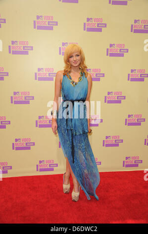 Schauspielerin Ashley Rickards kommt bei den MTV Video Music Awards im Staples Center in Los Angeles, USA, im 6. September 2012. Foto: Hubert Boesl Stockfoto