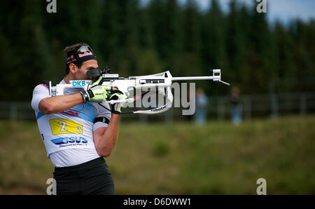 Biathlet Michael Roesch ist während der 2012 Deutsche Biathlon-Meisterschaften in der Biathlon-Arena in Altenberg, Deutschland, 14. September 2012 abgebildet. Er kam im dritten. Foto: Arno Burgi Stockfoto