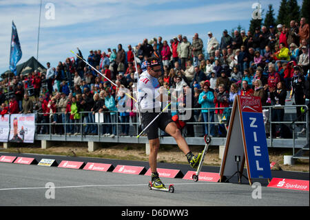 Biathlet Michael Roesch ist während der 2012 Deutsche Biathlon-Meisterschaften in der Biathlon-Arena in Altenberg, Deutschland, 14. September 2012 abgebildet. Er kam im dritten. Foto: Arno Burgi Stockfoto