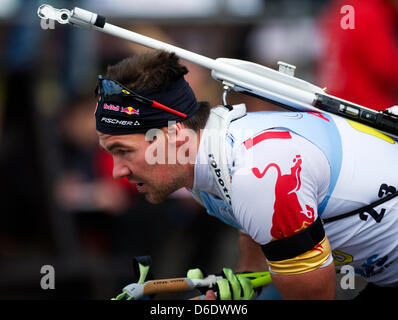 Biathlet Michael Roesch ist während der 2012 Deutsche Biathlon-Meisterschaften in der Biathlon-Arena in Altenberg, Deutschland, 14. September 2012 abgebildet. Er kam im dritten. Foto: Arno Burgi Stockfoto