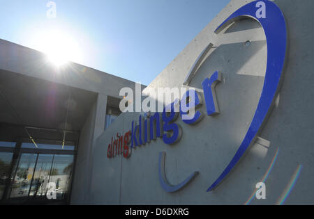 Das Logo der deutschen Auto Ersatzteile Hersteller ElringKlinger ts abgebildet in Dettingen ein der Erms, Deutschland, 7. September 2012. Foto: Franziska Kraufmann Stockfoto