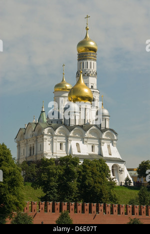 Erzengel-Kathedrale und Iwan der große Glockenturm, Kreml, Moskau Stockfoto